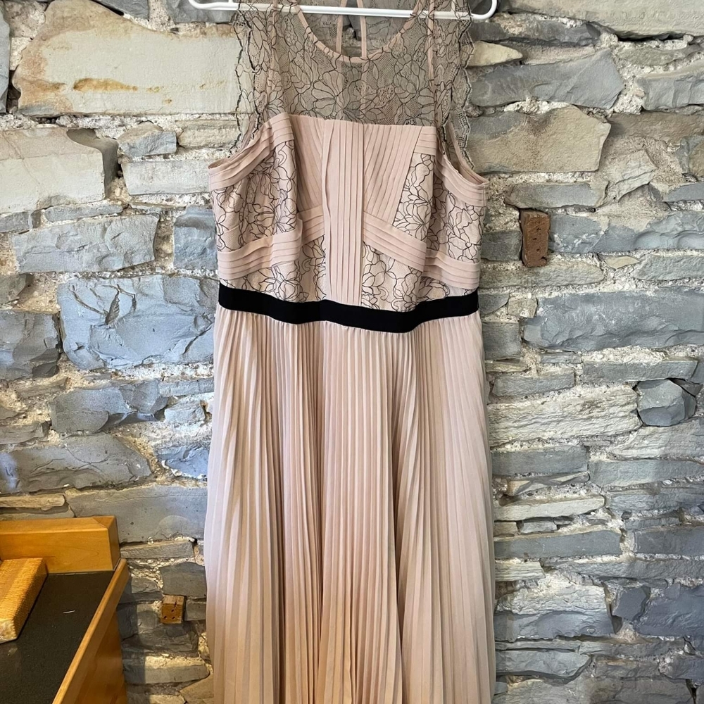 Formal Dress, light, elegant, cream, lace, dress size 14